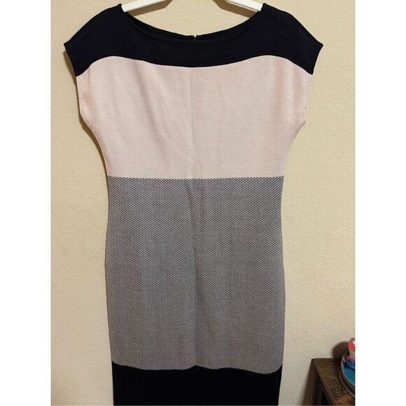 St. John dress - Picture 1 of 5